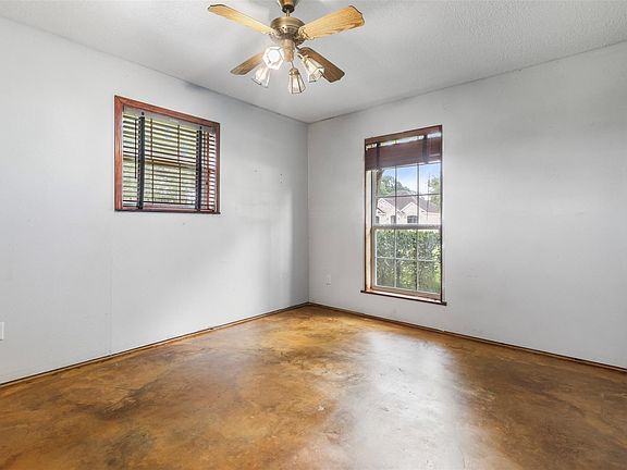 4th image of 626 Meadowlark Ln