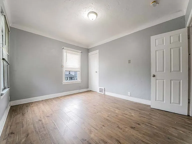2145 W 100th St — Photo 23