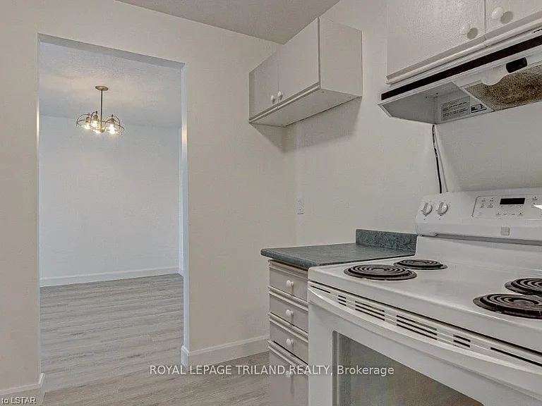 733 Deveron Cres #212 — Photo 4