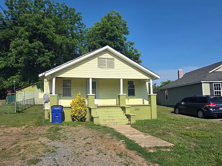 1174 Hardwick St SE — Photo 1