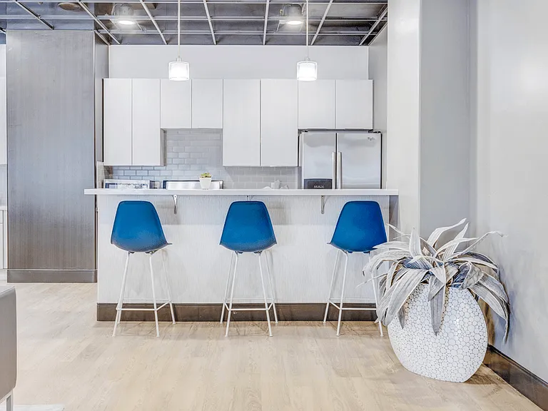 Avida Apartments — Photo 33