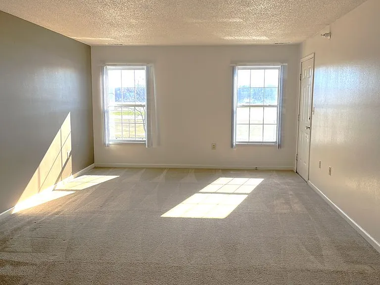 Ashley Square Apartments — Photo 43
