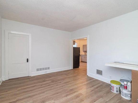 2nd image of 4350 Saint Lawrence Ave #2