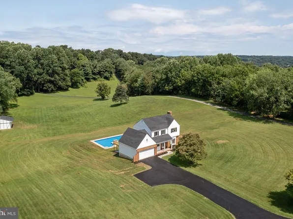 2134 Freeland Rd, Freeland, MD 21053