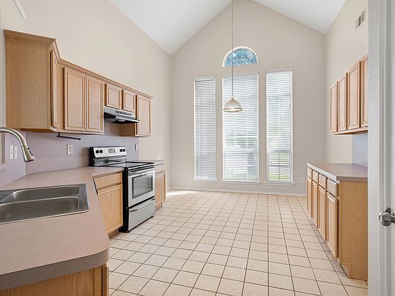 2nd image of 237 W Willow Creek Dr
