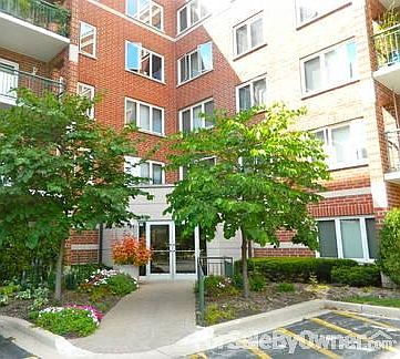 Front of Building - Beautiful Landscaped
						:
						Front of building is beautifully landscaped with seasonal flowers.