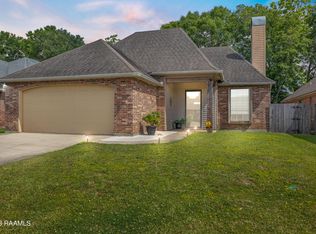 128 Country Village Dr, Youngsville, LA 70592