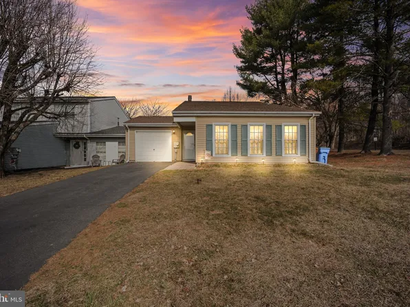 2 York St, Newtown, PA 18940