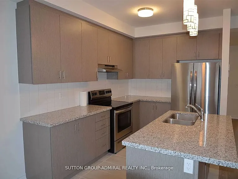 1475 Blackmore St — Photo 11