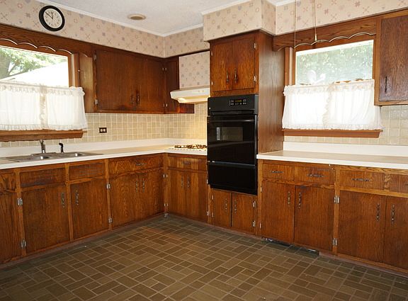 4th image of 250 Blackhawk Dr