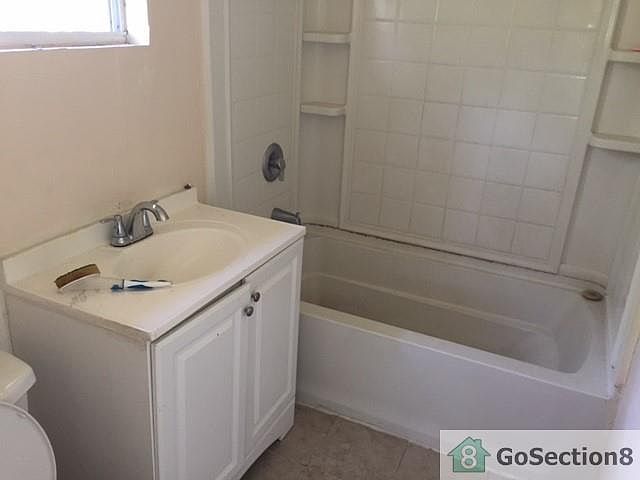 2nd image of 3600 SW 32nd St
