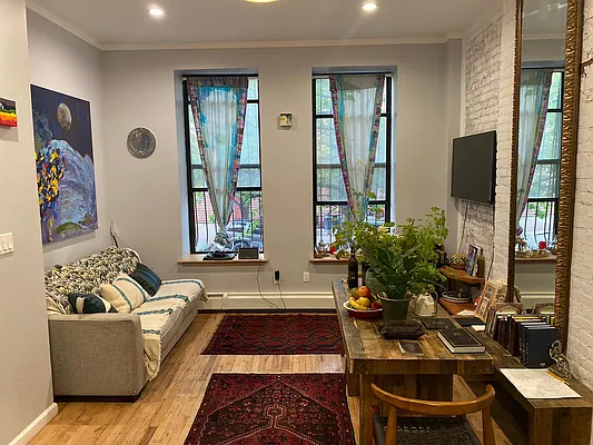 Rented by Oxford Property Group | media 9