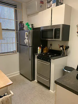 Rented by M.Grossman R.E. Management | media 12