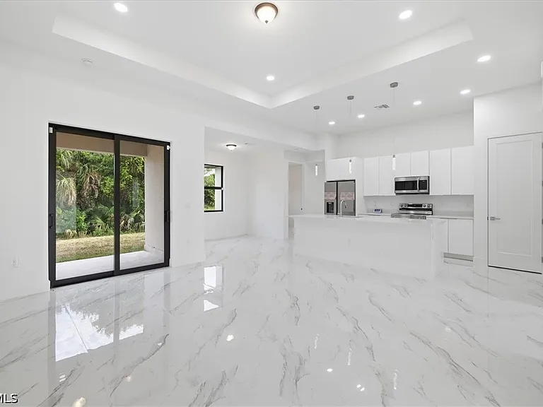 1436 Graham Cir — Photo 5