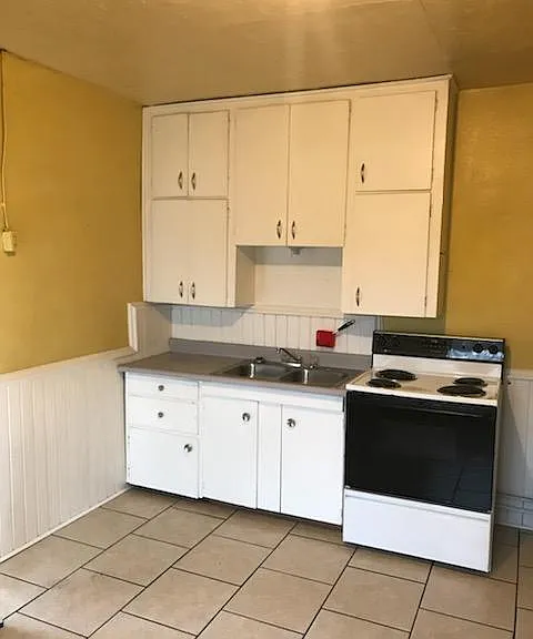 630 W Augusta Ave #2 — Photo 3