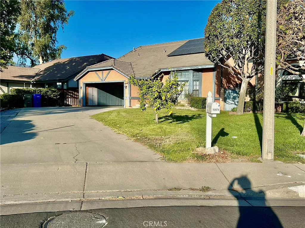 4 bed, 1883 sqft, $3,650 — Photo 3