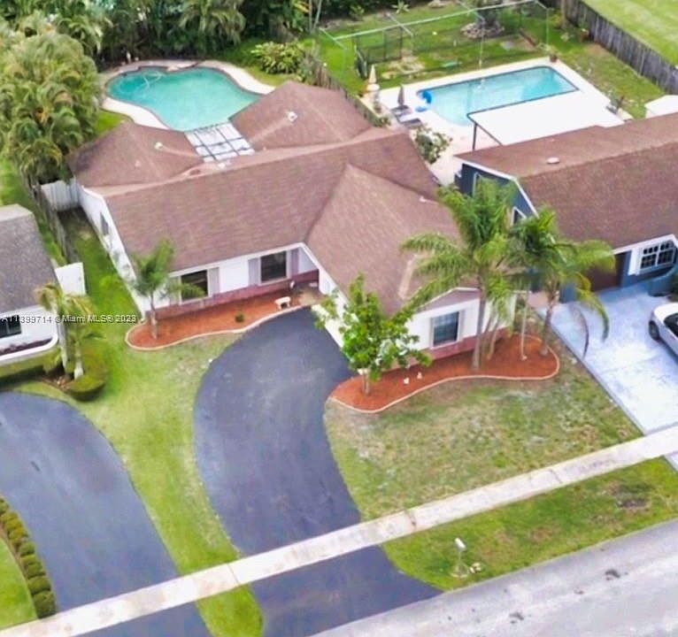 1st image of 10740 NW 21st St