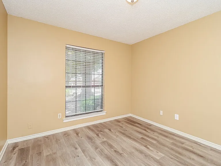4900 Barberry Dr — Photo 13