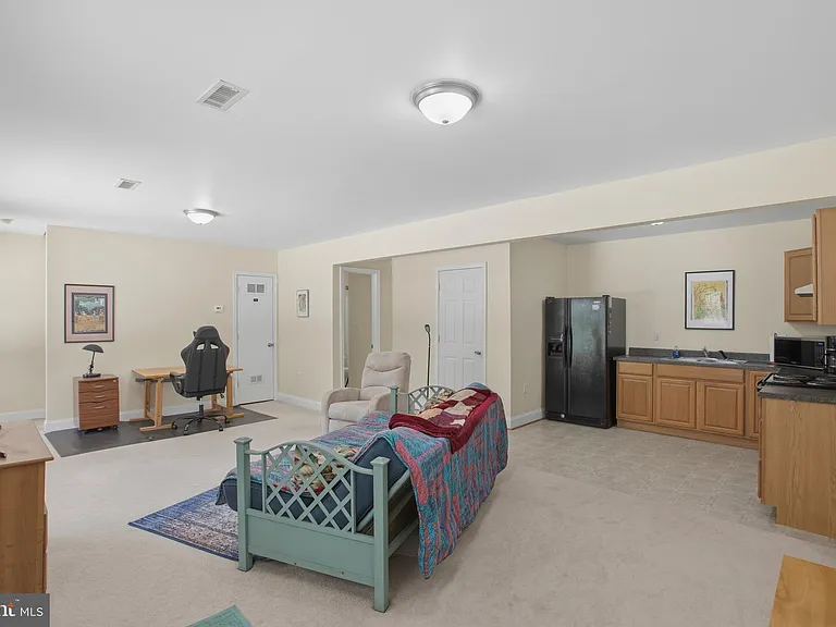 6485 Tip Hill Dr — Photo 3
