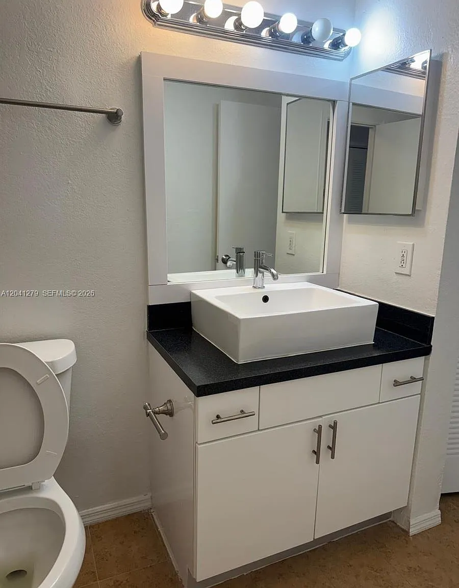 Coral Key Condo — Photo 4