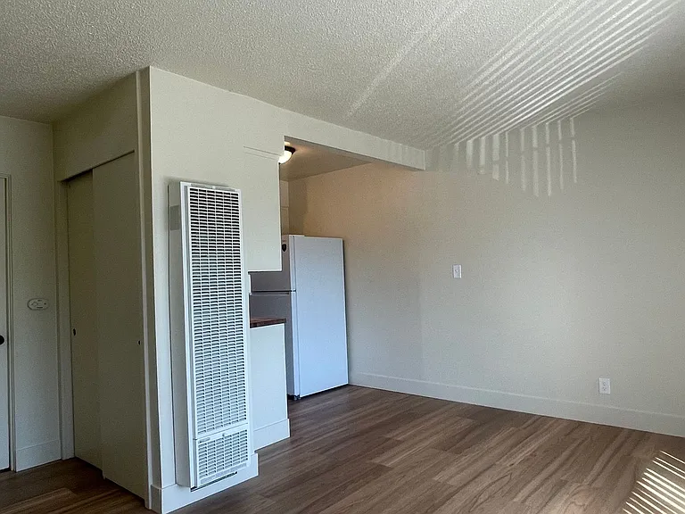 1090 N Court St — Photo 6
