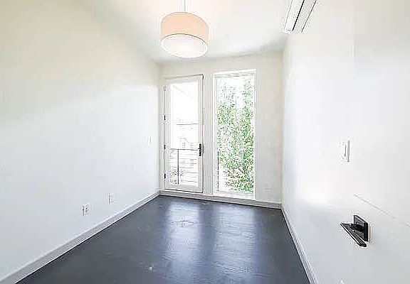 4th image of 224 Winthrop St #2B