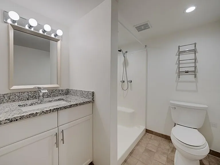 102 Vanessa Dr SE — Photo 9