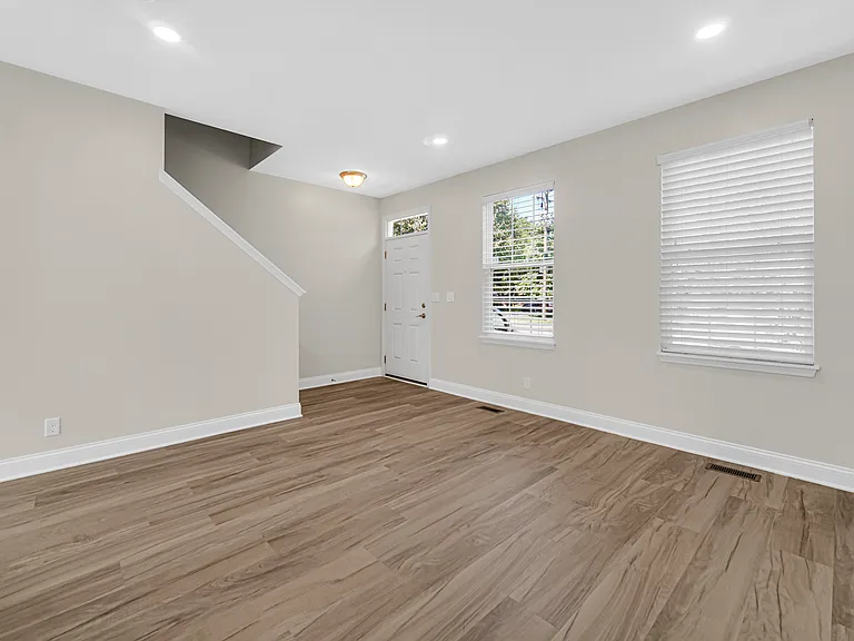 803 W Courtland St — Photo 6