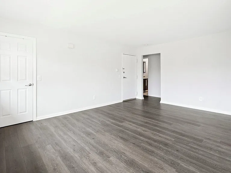 Ascot Park Apartments — Photo 5
