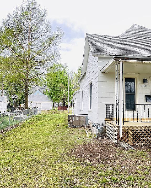 209 N Franklin Ave, Chanute, KS 66720 Zillow