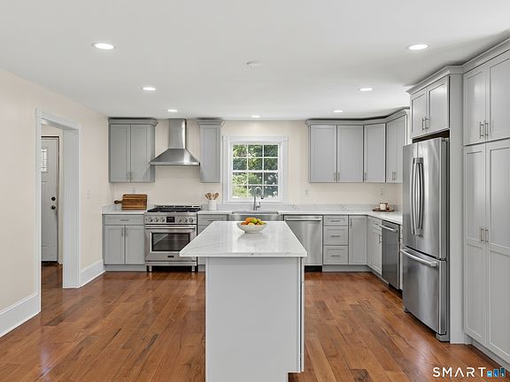 4th image of 108 Thames Street