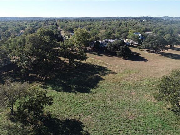 2nd image of 3825 Lakeview Dr