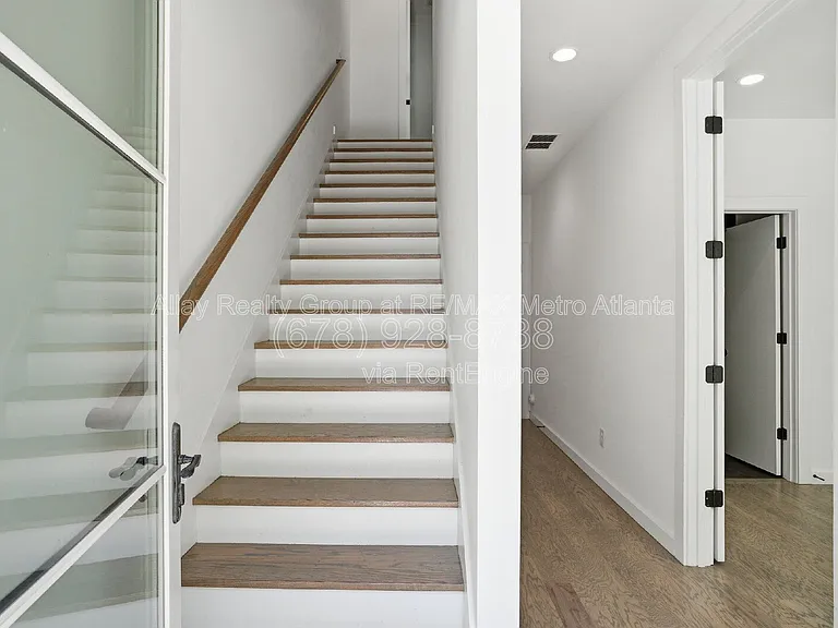 1463 La France St NE #8 — Photo 3