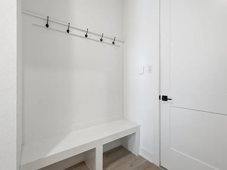4728 Brockwell Dr — Photo 5