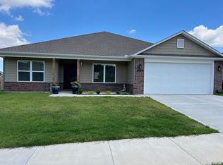2960 W McLaren Dr, Fayetteville, AR 72704