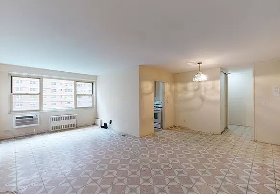 2nd image of 2928 W 5th St APT 7G