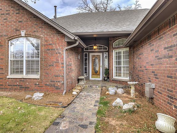 4th image of 312 Saint James Dr