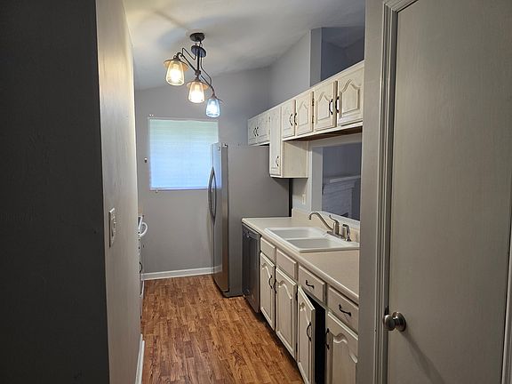 4th image of 1204 Brafforton Dr