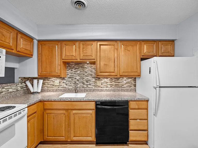 4902 University Ave #325 — Photo 11