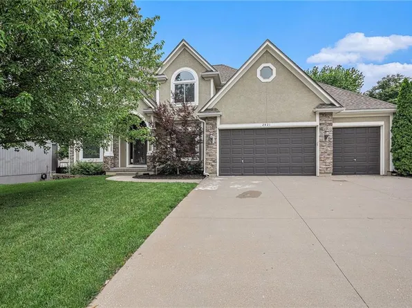 2821 NE Marywood Ln, Lees Summit, MO 64086