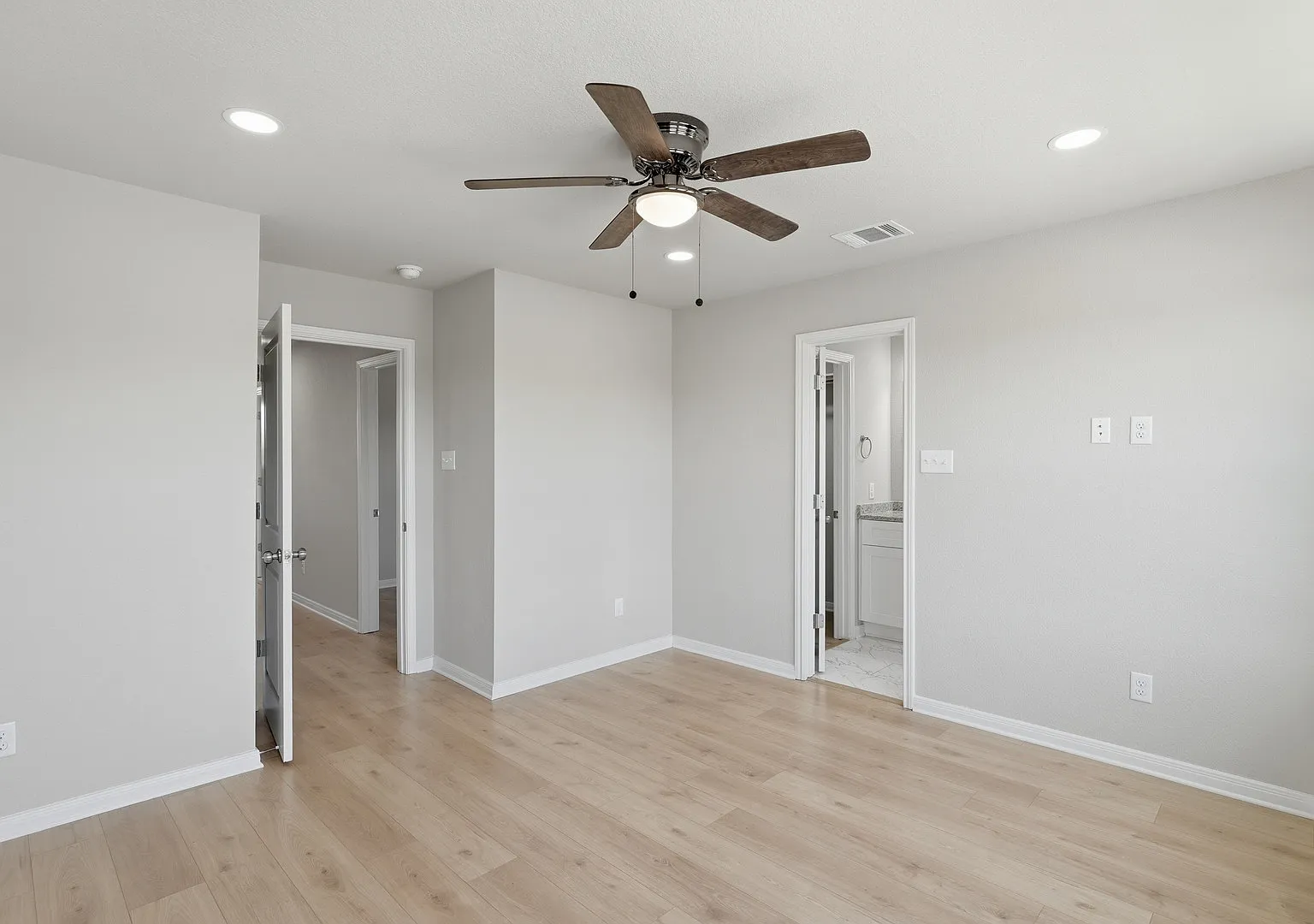 3 bed, 2.5 bath, 1456 sqft, $1,399 — Photo 1