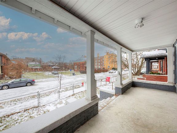 4th image of 700 W Euclid St