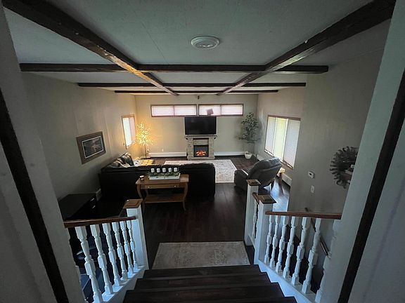 3rd image of 204 2nd St NE