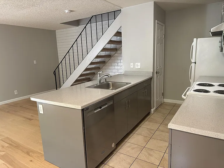 2505 Prescott Rd — Photo 5