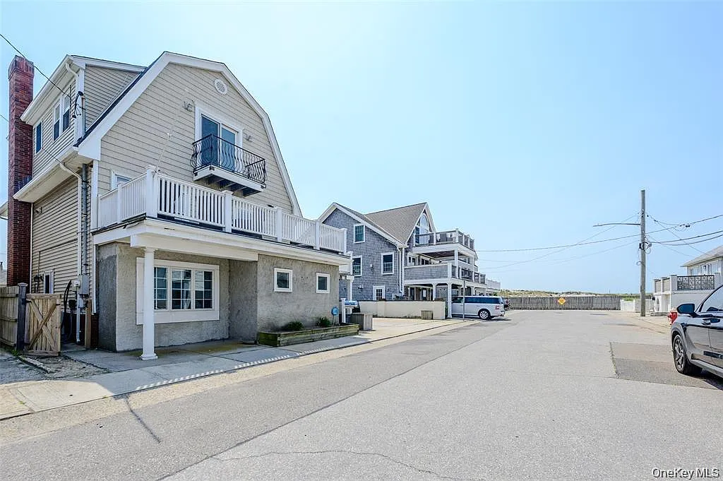 3 bed, 3.0 bath, 2042 sqft, $6,800 — Photo 1