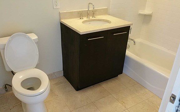 4th image of 810 Hudson Park #810