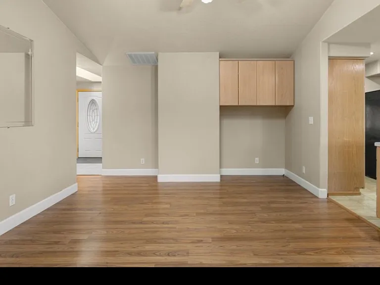 2495 NW Loma Vista Dr — Photo 6