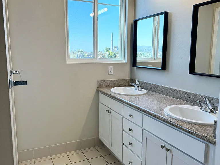 88 E 6th St #309 — Photo 16