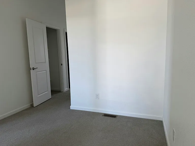 1940 S Poplar Ct — Photo 15
