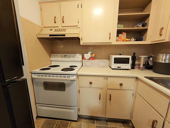 3rd image of 33C Constitution Dr